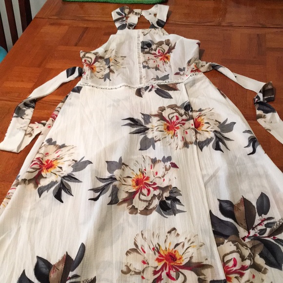 Halter style maxi dress, floral wrap - Picture 5 of 12